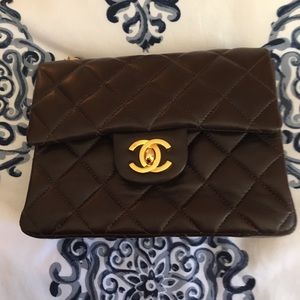CHANEL mini Brown Lambskin Flapbag.